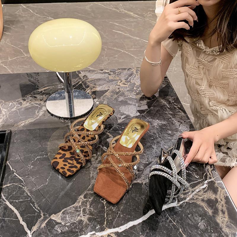 Stylish and simple, thin and cool slippers for women's 2025 summer new versatile temperament increased open-toed wedges