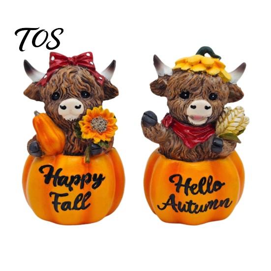 Desktop Pumpkin Sculpture Highland Cow Ornament, Resin Figurine Decorations, Creative Soft Aesthetic Autumn Ornament Table Centerpiece for Harvest