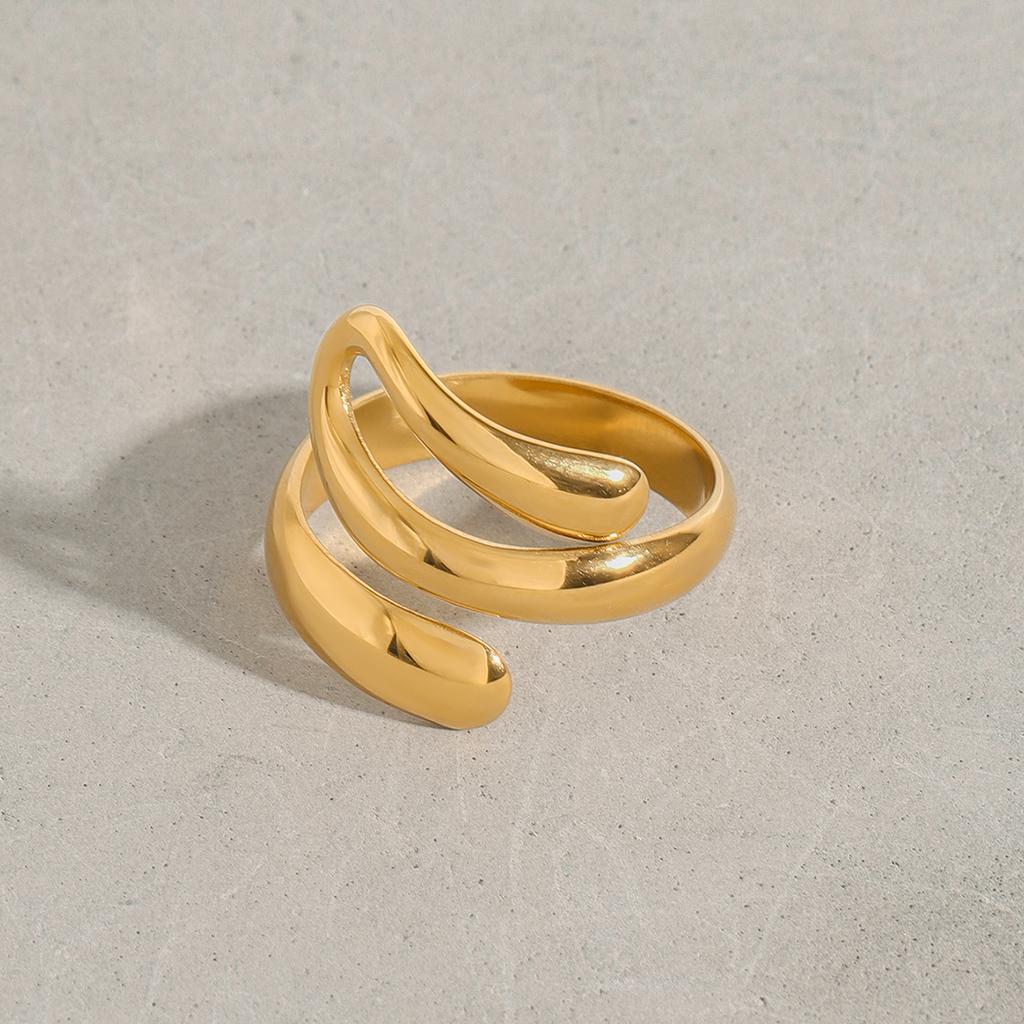Изогнутое минималистичное кольцо Yori из нержавеющей стали с покрытием из 18-каратного золота. Элегантное повседневное и официальное украшение с прочным роскошным блеском