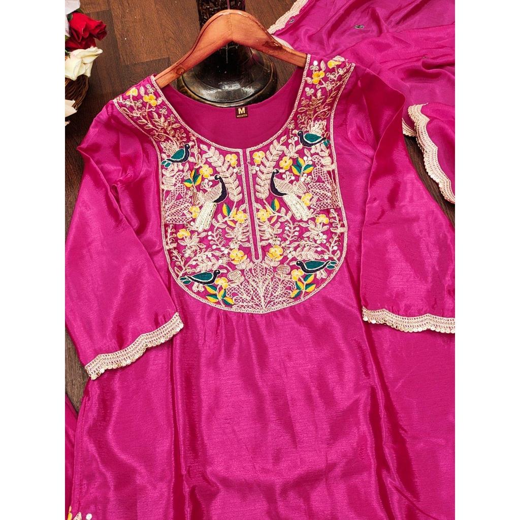 Представляем новый дизайнерский вышитый костюм дхоти с вышивкой в виде последовательности кодирования.