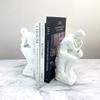 Домашняя обстановка Европейская современная скульптура Мыслитель Ремесла Мыслитель Искусство Украшения Задняя часть книги Держатель для книги Украшения