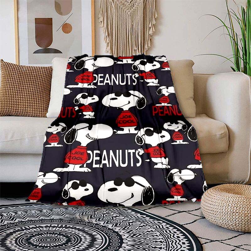 This adorable 3D Snoopy cartoon flannel blanket is comfortable and soft, perfect for use in bedrooms, beds, sofas, picnics, and