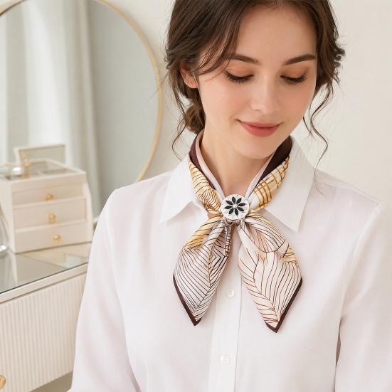 Elegant Scarf Holder Retro Flower Ring, Rhinestone Clip, Ring Decorative Slide for Women Neckerchiefs Shirts Shawls Eight-petal