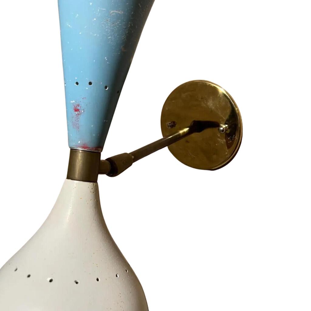 Сенсационное настенное бра Stilnovo 1950-х годов, двойной конус, сине-белый + латунь, Ital