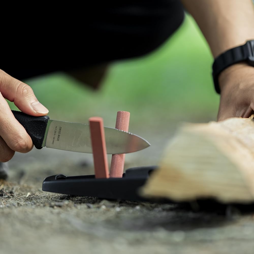 VICTORINOX Набор Venture Pro Швейцарский армейский нож, Многофункциональный нож для активного отдыха и кемпинга, Включает чехол Venture Pro, Плоское сверло и Точилку S