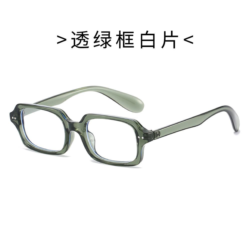 Summer square-frame UV400 sunglasses, perfect for travel outfits, lightweight eyewear for both men and women