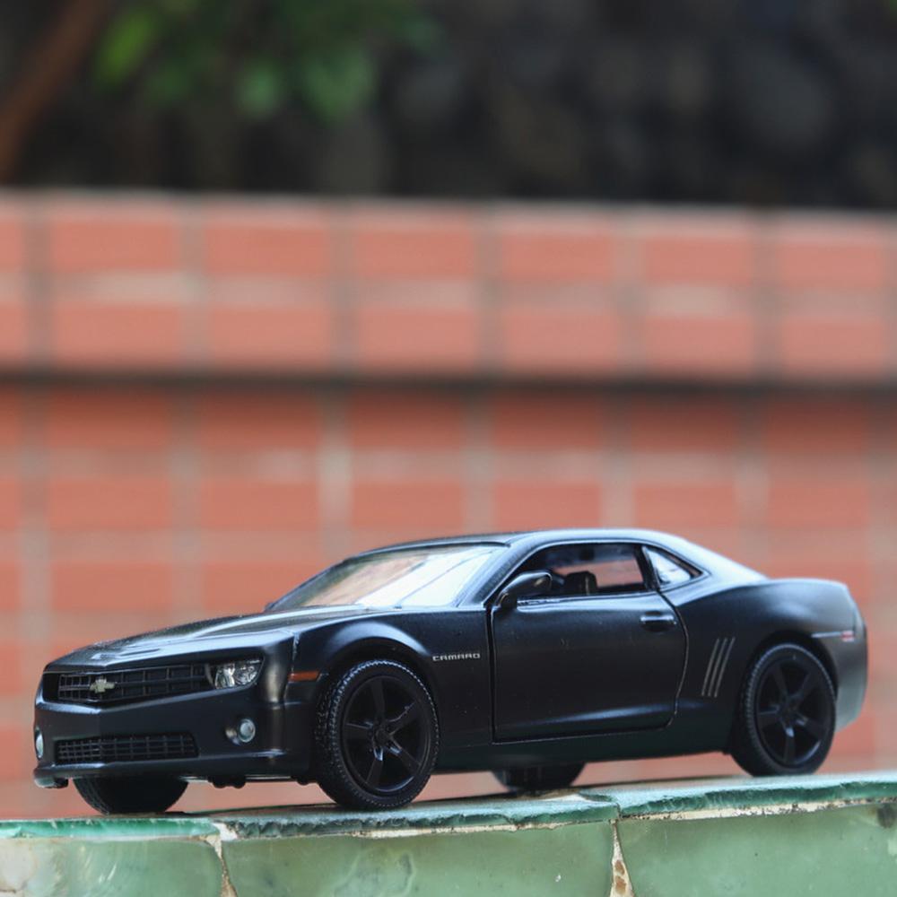 AABJY1 1/36 Chevrolet Camaro Игрушечные Машинки Модель из Сплава Литье под Давлением Колесо Откатывание Резиновые Шины Машина 2 Двери Открываются Автомобиль Декорация Подарки для Мальчика