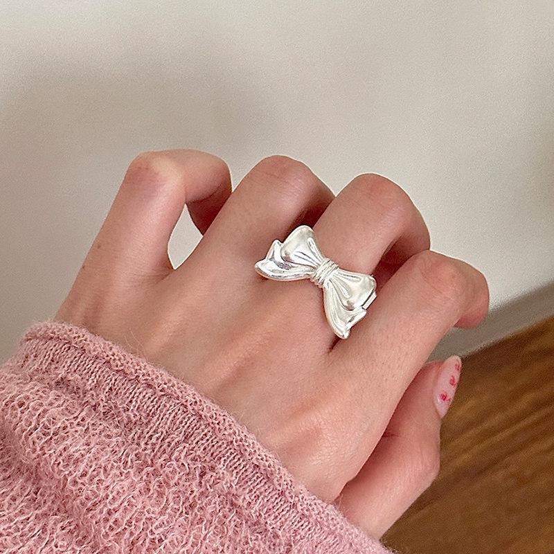 Trendy Minimalist Korean Vintage Stacking Rings for Women - Influencer-Approved Light Luxury Style.