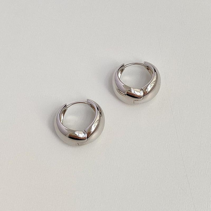 Серьга-гвоздик в виде капли Женский нишевый дизайн Легкая роскошь Чувство зрелости Темперамент Простая Французская Мода Круг Ins Стиль Серьги Гвоздики Универсальные Повседневная Носка