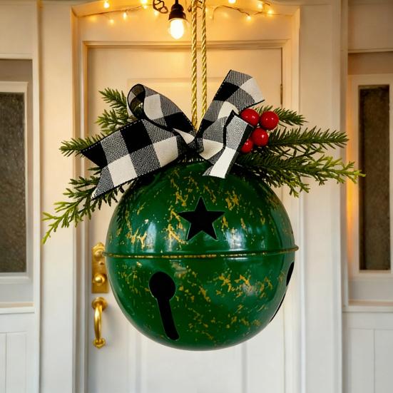 Рождественский колокольчик, украшение, деревенский рождественский колокольчик с сосновыми иголками, красными ягодами, клетчатым бантом, металлический колокольчик-сани, фермерский декор для подвешивания на рождественскую елку