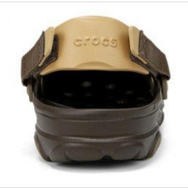 Выберите 1 из 5 классических вездеходных сабо Crocs