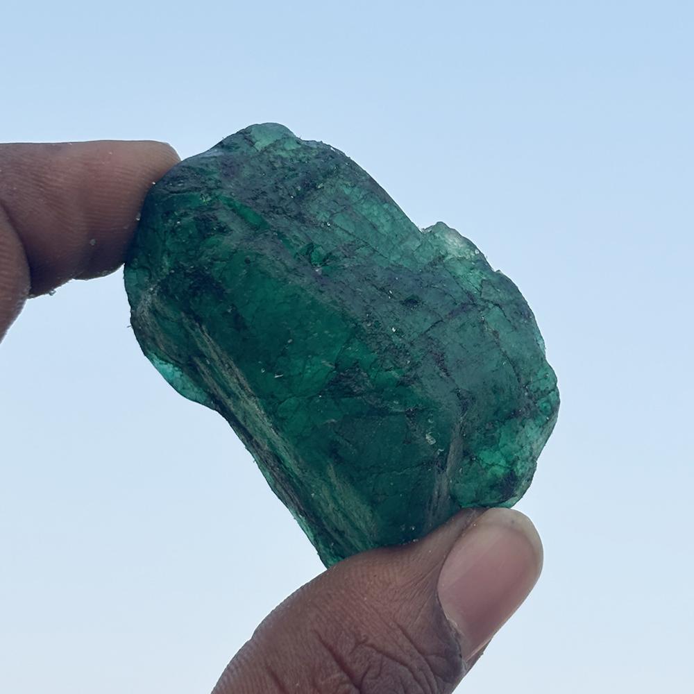 Natural Green Emerald Loose Gemstone 303.10 ct Rough Uncut Earth Minded for Gemstone Collections