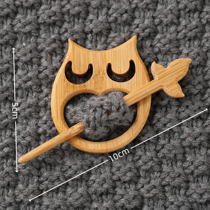 Brooch Pin with Woodenanimal Pattern