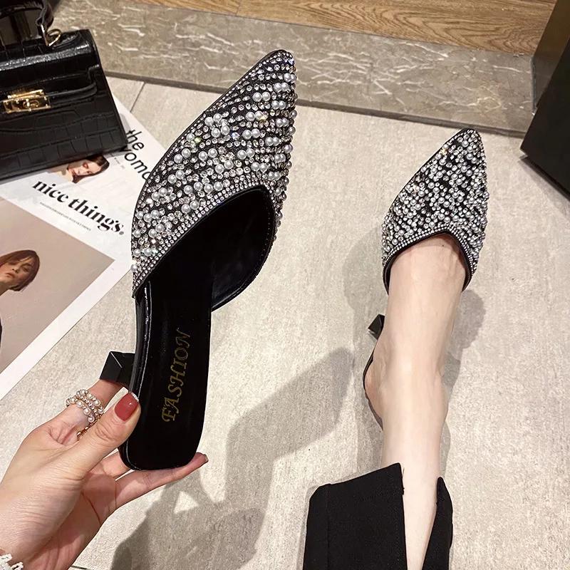 Женские модные туфли на высоком каблуке с острым носком 2025 года, летние новые туфли в корейском стиле с бриллиантами и жемчугом, пляжные тапочки для улицы, свадебная обувь
