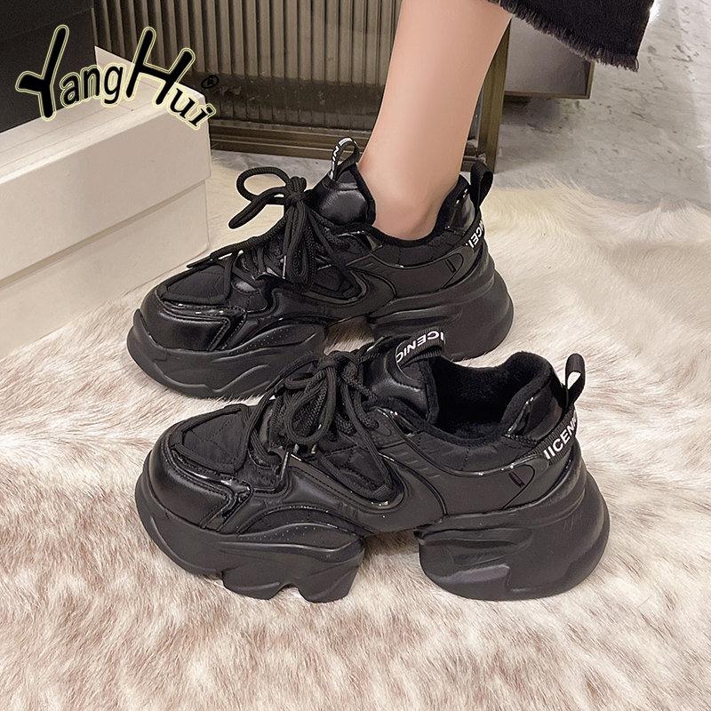 Уличный стиль, толстая подошва, увеличивающая противоскользящие удобные спортивные туфли 2024 года, модные простые универсальные однотонные кроссовки на осень