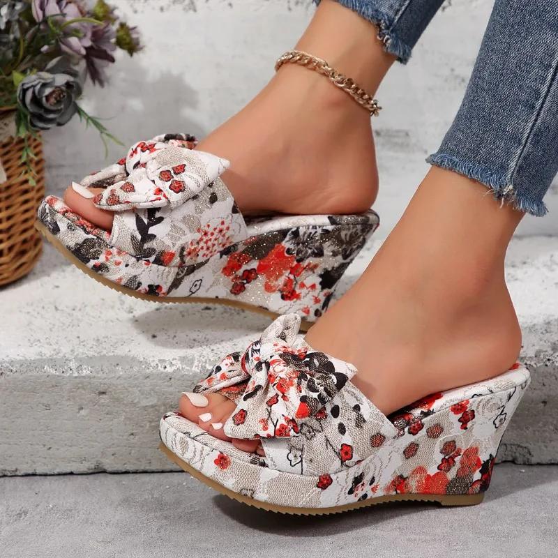 2024 Летняя мода цветные блоки открытый носок танкетка женские тапочки большой размер повседневные банты украшенные высокие каблуки женская пляжная обувь