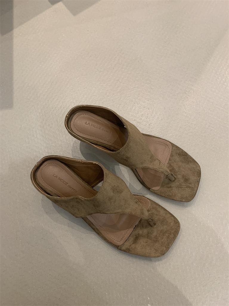 Лето 2025 Новый Стиль Босоножки на Среднем Каблуке Женские Шлепанцы Удобные Стройнящие Туфли на Высоком Каблуке Слипоны Шлепанцы в Корейском Стиле