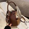 Textured Small Bag 2025 New Trendy Fashion Contrasting Color Messenger Bag Versatile Portable Splicing Bucket Bag