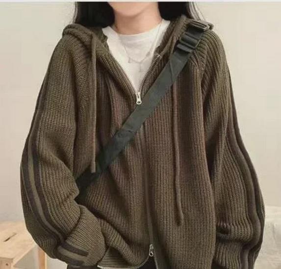 Корейская куртка свободного кроя с капюшоном и завязками на осень/зиму