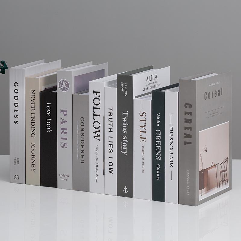 Минималистичный декор в виде искусственных книг для демонстрации в гостиной