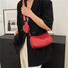 Простая и модная сумка подмышкой Повседневная и модная сумка большой вместимости Персонализированная маленькая квадратная женская сумка через плечо