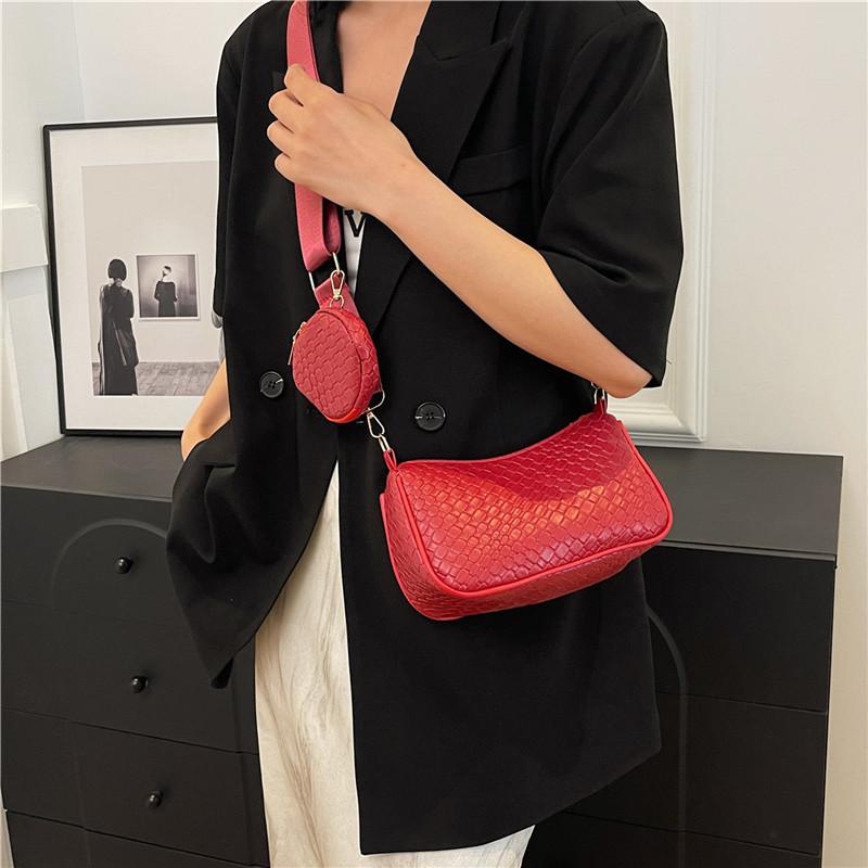 Простая и модная сумка подмышкой Повседневная и модная сумка большой вместимости Персонализированная маленькая квадратная женская сумка через плечо