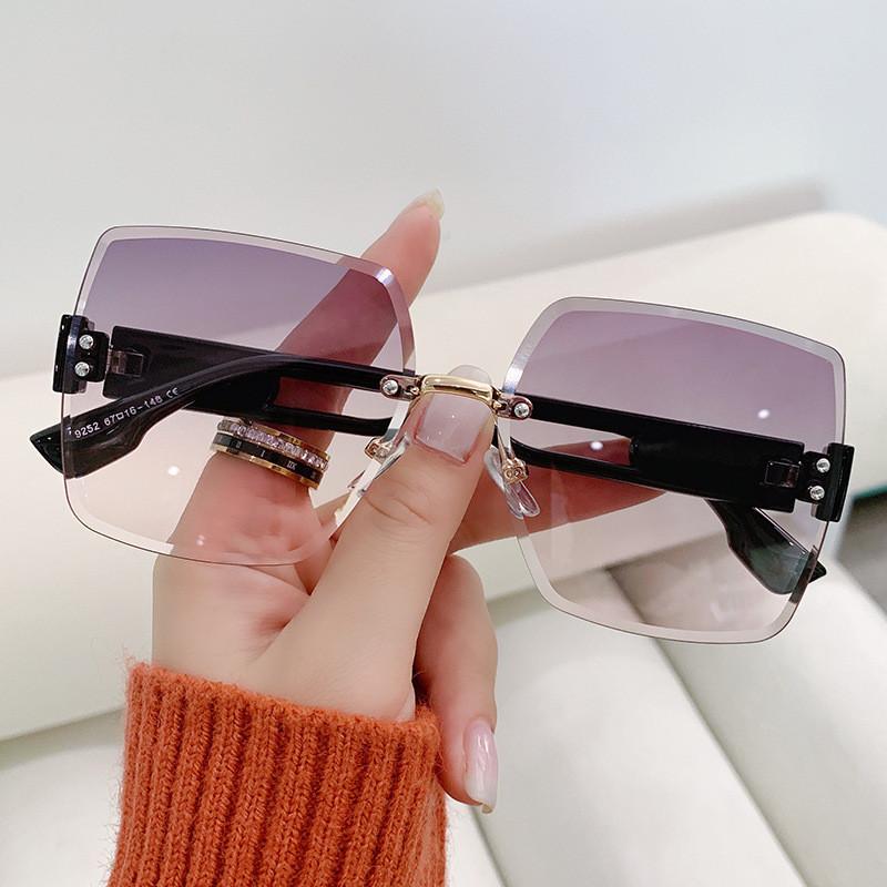 Chic Unisex Square Frame Sunglasses With Pc Lenses And Uv Protection For Travel And Daily Wear