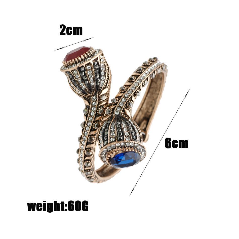 Женское кольцо в винтажном стиле