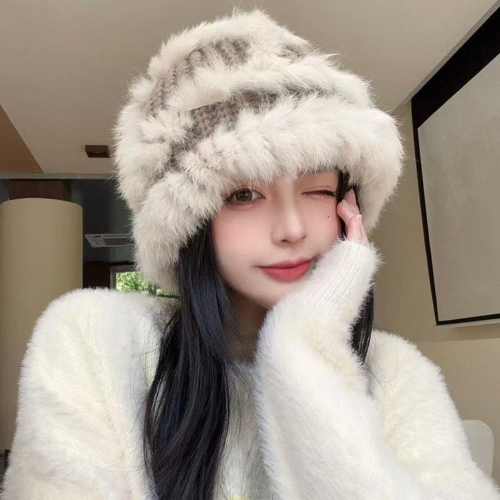 Polyester Fiber Knit Beanie Thick Knit Winter Hat Soft Texture Bucket Hat Cold Weather