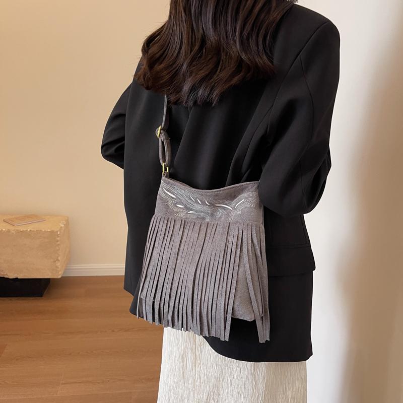 Женская сумка через плечо с кисточками Сумка через плечо