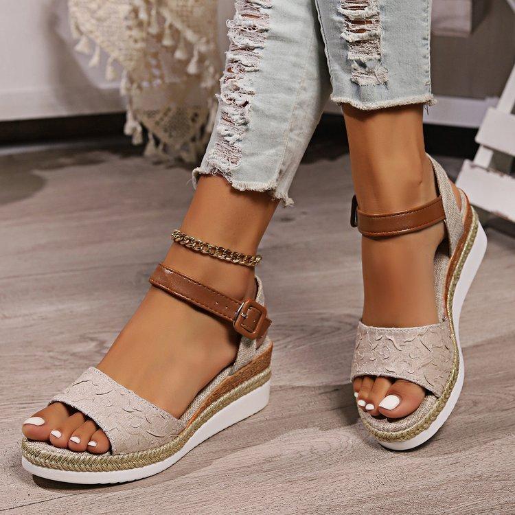 2025 летняя мода большой размер односложные пряжки заклепки маффин соломенные плетеные сандалии на толстой подошве танкетка каблук пляжные женские