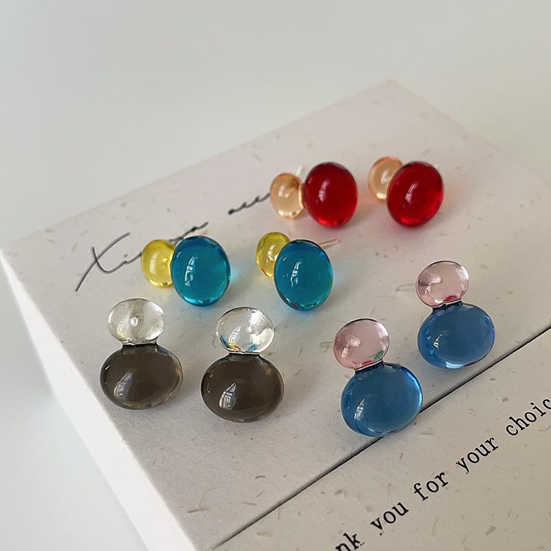 Серьги-гвоздики с шариками из смолы цвета дофамина, контрастные по цвету, женские, нишевые, простые и универсальные, модные серьги
