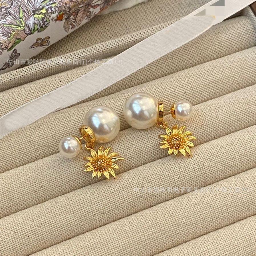 Di Jia D Sunflower Pearl Tassel Stud Earrings - Women's Sweet Cool Style Fashion Jewelry