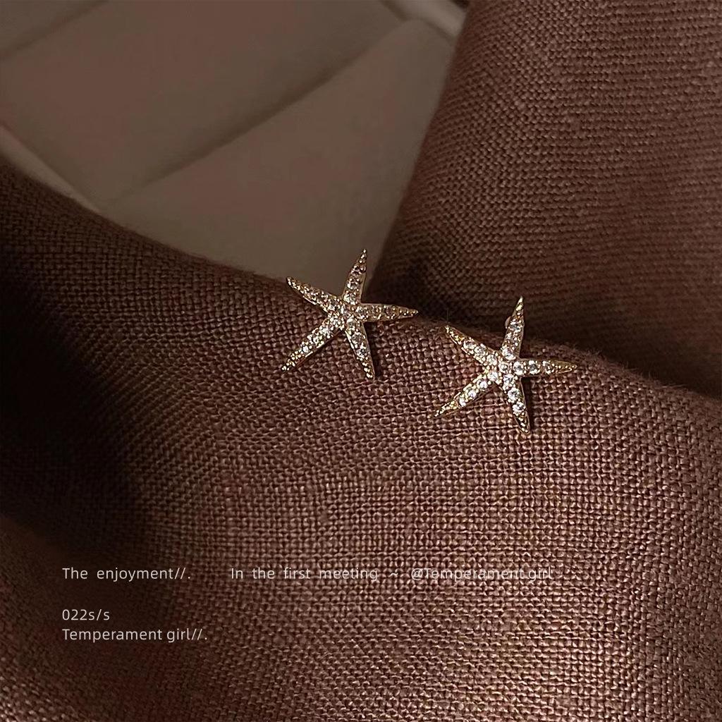 Серьги с микроинкрустацией циркония в виде морской звезды: Позолоченное серебро 925 пробы 14 карат, просто и мило