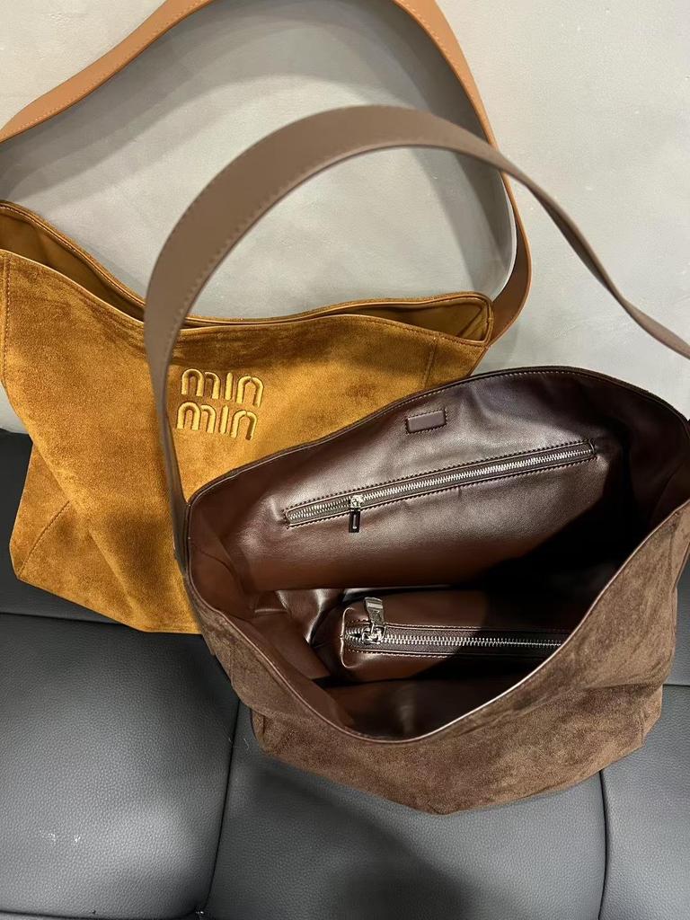 2025 Autumn/Winter Retro Large Capacity Casual Tote Bag for Women - Underarm, Single Shoulder, Mother-Child, Commuter Handheld