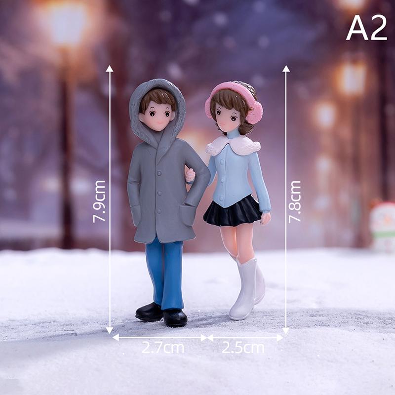 1Pair Mini Sweety Lovers Couple Holding Hands Figurines Miniatures Fairy Garden Moss Terrariums Resin Crafts Home Decoration