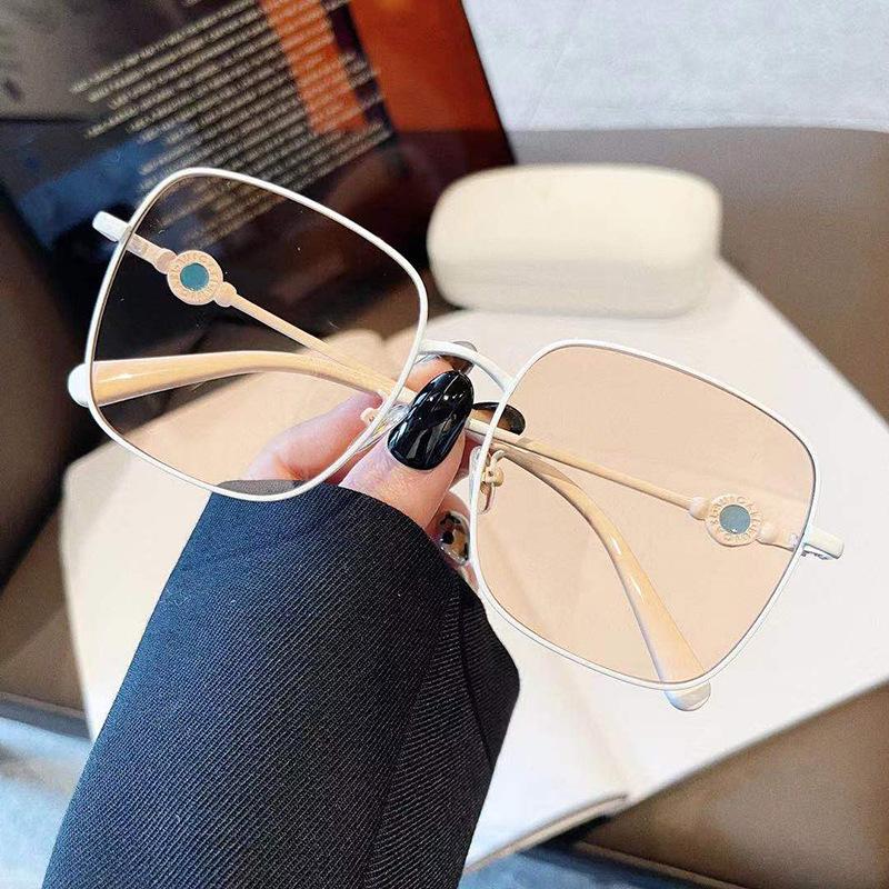 Винтажные солнцезащитные очки в стиле ретро Женские квадратной формы Защита UV400 Мужские Женские очки Оправа из сплава Солнцезащитные очки для вождения, пеших прогулок