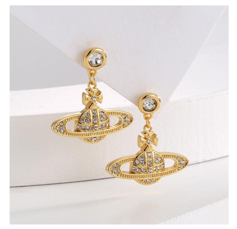 Стильные 3D серьги Сатурн из циркона с иглой из серебра 925 пробы