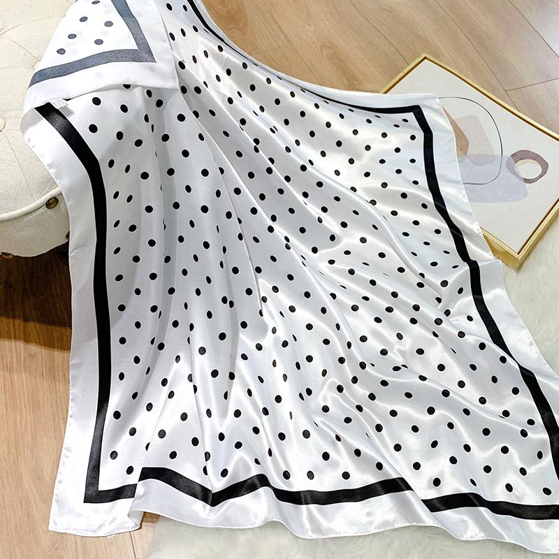 Popular Shawls Europe And America Fashion Bandannas Wild Leopard Print Sunscreen 90X90CM Bandanna Luxury Square Silk Scarves