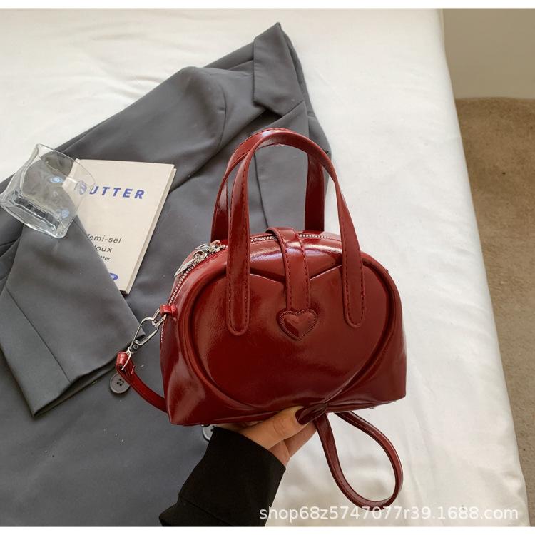 Niche design love shell bag women's 2025 spring and summer new soft leather fashion handbag messenger small bag