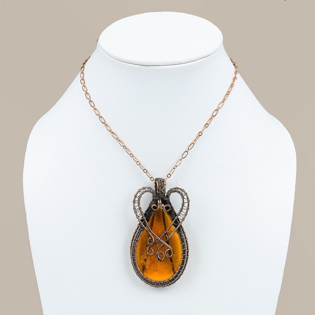 Подвеска ручной работы из медной проволоки из натурального балтийского янтаря 3.03 v0V08