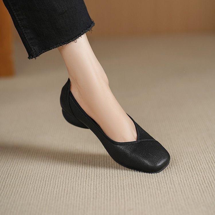 Soft leather single shoes women's 2026 autumn new French retro square head commuting light mouth comfortable low heel grandma shoes