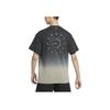 Nike Спортивная футболка с коротким рукавом и принтом логотипа в стиле градиента, мужские топы, темно-грязно-серого цвета HF0818-053