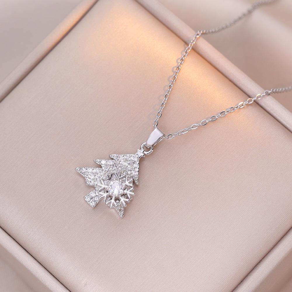Rotatable Snowflake Christmas Tree Pendant Necklace, European & American Style, Women's Micro-Paved Diamante Fashion Clavicle Chain.
