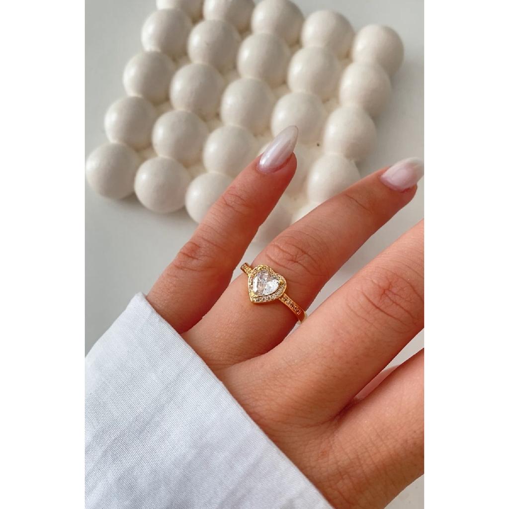 Регулируемое стальное кольцо с цирконовым камнем в форме сердца