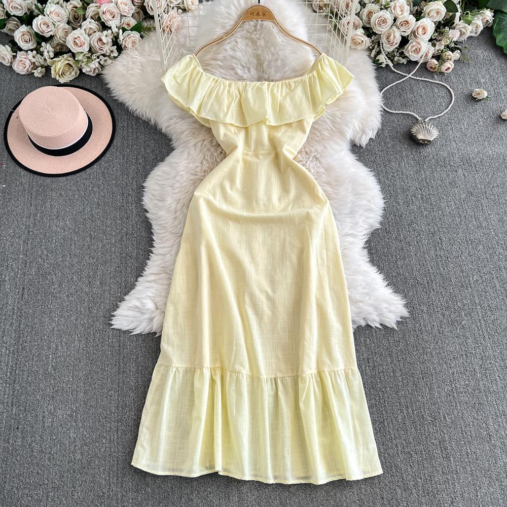 Женское платье в весеннем стиле на одно плечо с оборками, присборенной талией и утягивающим эффектом