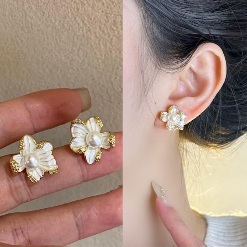 Серебряные Серьги-Гвоздики с Цветочным Узором из Сетки с Центром из Искусственного Жемчуга Элегантные Полые Цветочные Серьги для Женщин