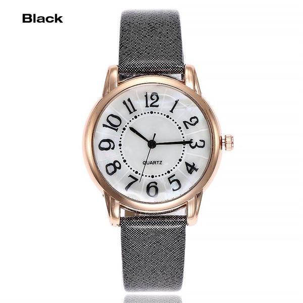 Женские кварцевые наручные часы с кожаным ремешком и крупными цифрами. Цвет ремешка на выбор