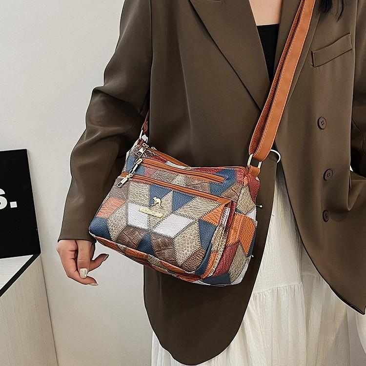 Bag Women's Winter New Shoulder Bag Large Capacity Fashion Korean Version Middle-aged Women's Mother Bag Small Square Bag Messenger Bag