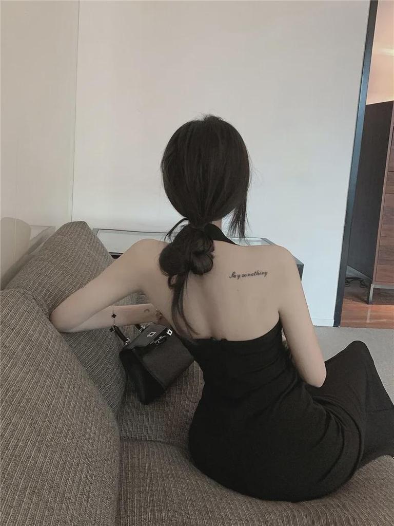 Платье Pure Desire во французском стиле с бретельками через шею: Летняя сексуальная длинная юбка с разрезом и изысканной элегантностью.